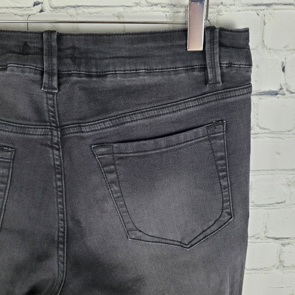 NANETTE by NANETTE LEPORE | Ellis Skinny distressed skinny stretch crop  jeans - Picture 1 of 9